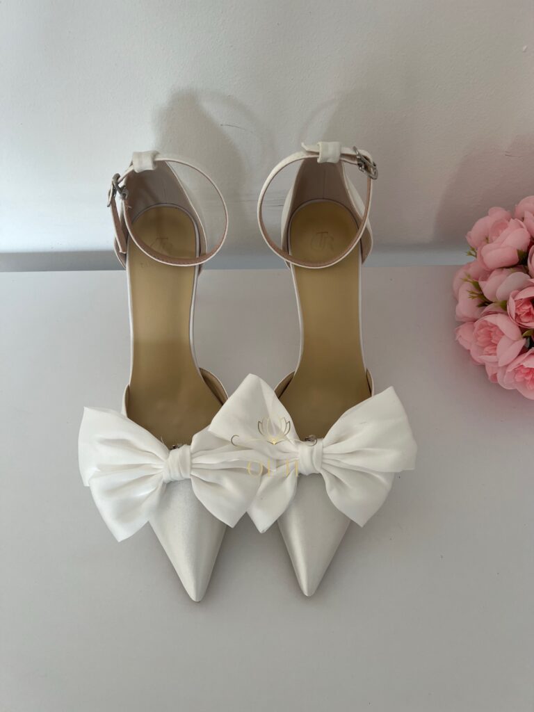 Атласні весільні туфлі зі знімним бантом