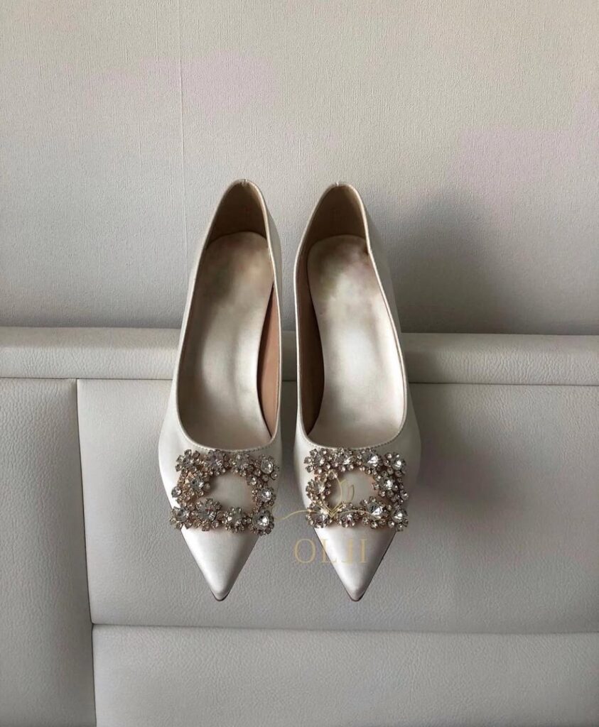 Закриті туфлі зі знімною брошкою