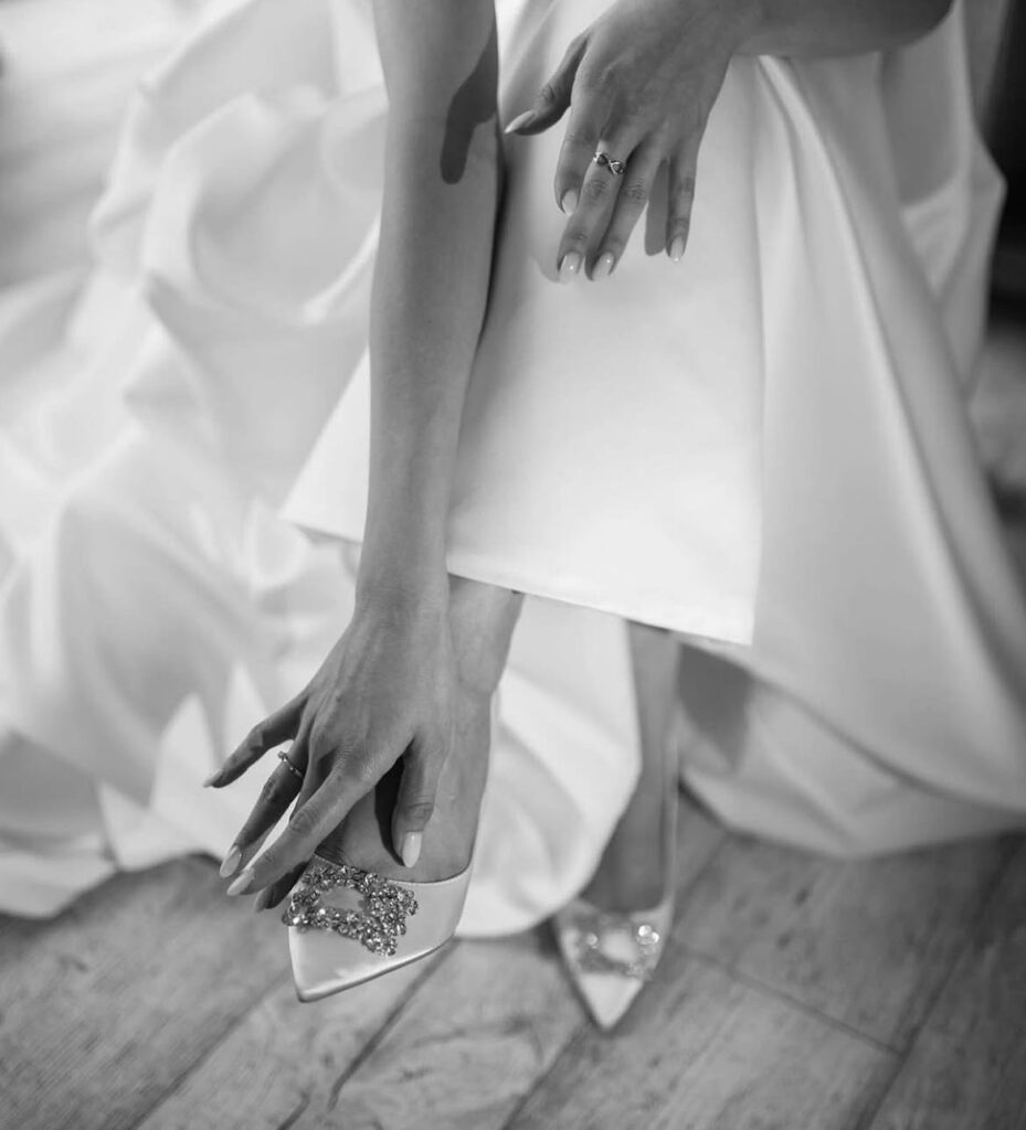 Закриті туфлі зі знімною брошкою